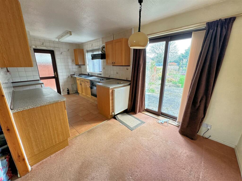 Kitchen 2.jpg