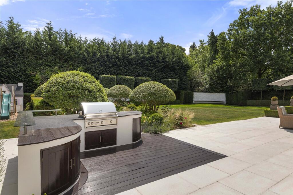 Outdoor Kitchen