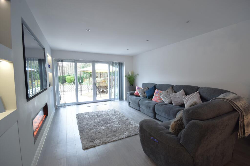 Woodroyd Gardens, Horley, RH6