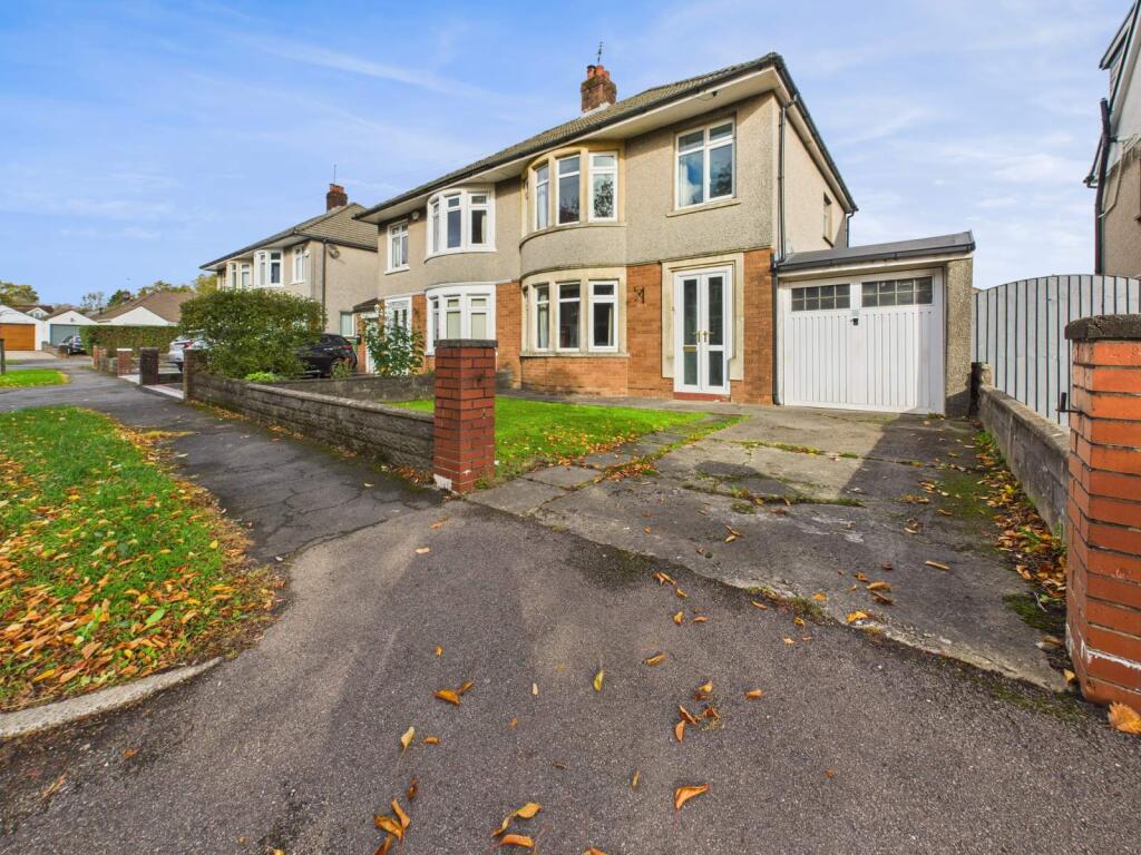 Driveway &amp; Front Entrance