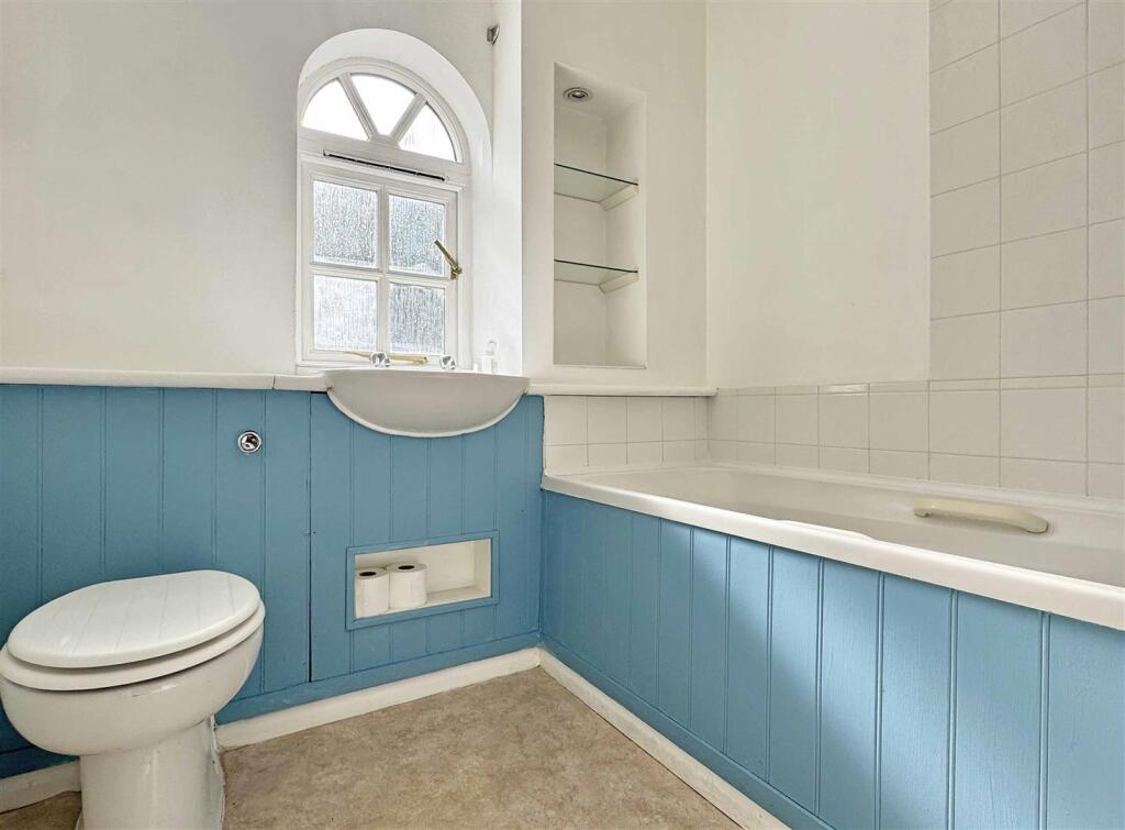 Bathroom.jpg