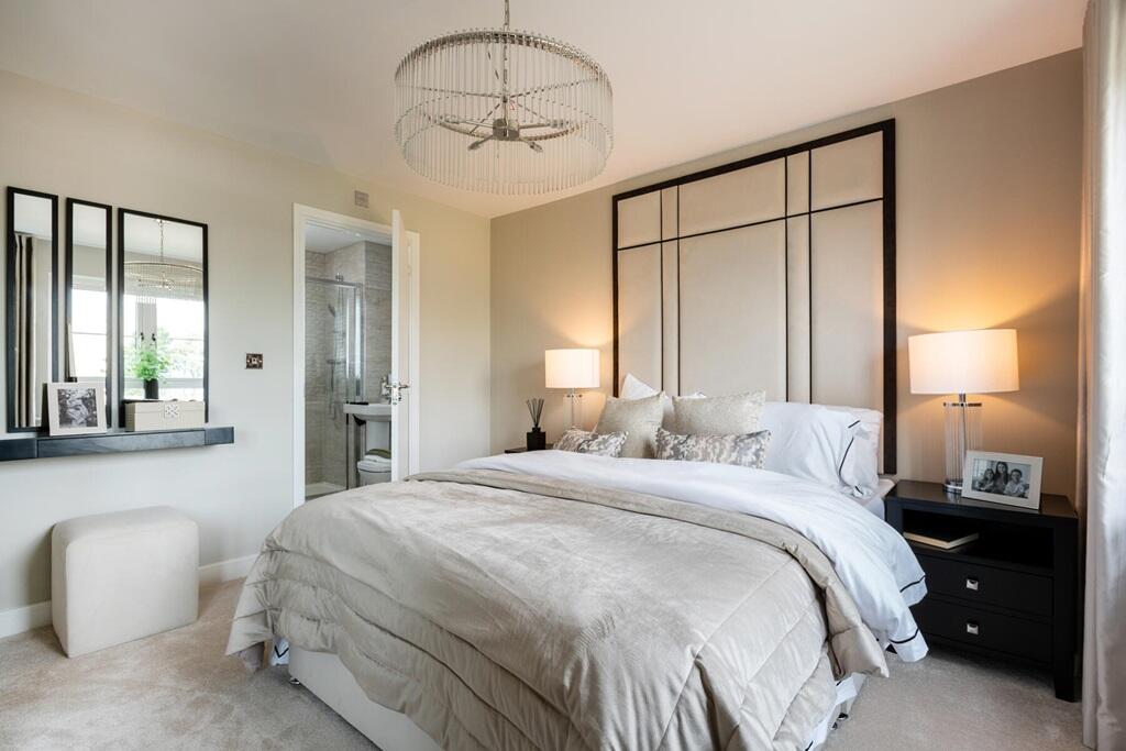 Main bedroom with ample space and en suite shower room