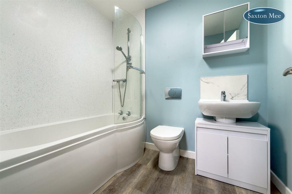 bathroom 1.jpg