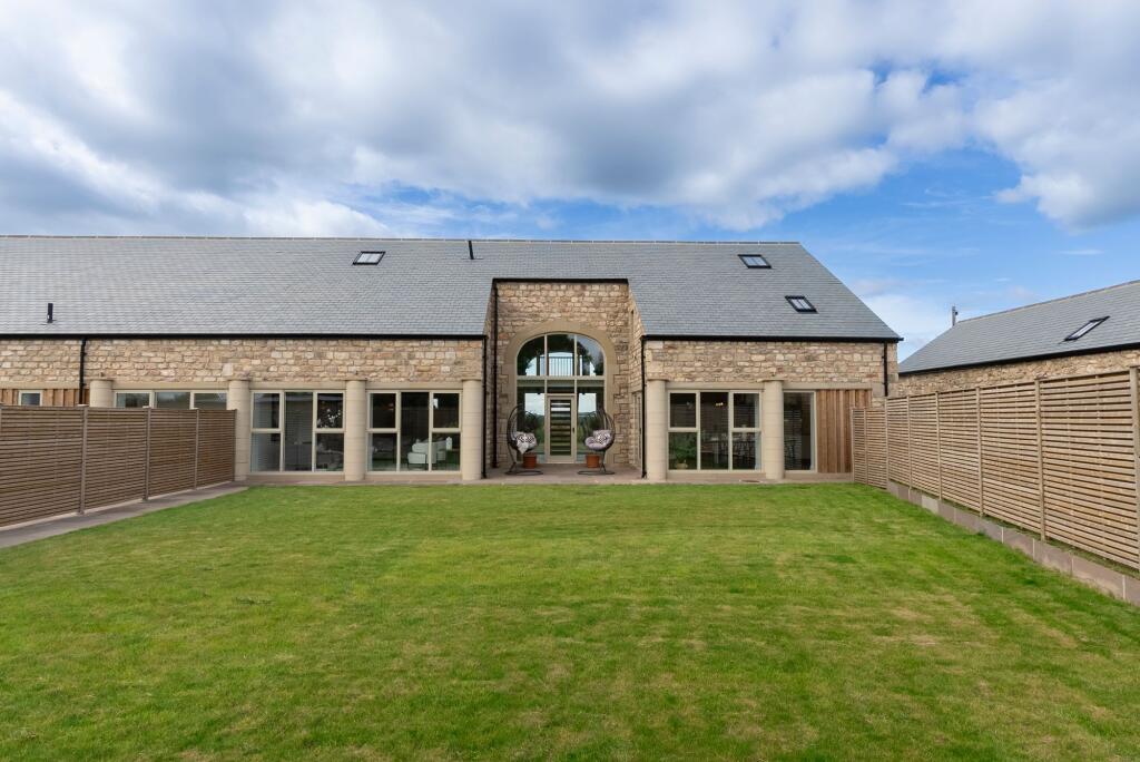 Large, secure rear garden at The Hayloft