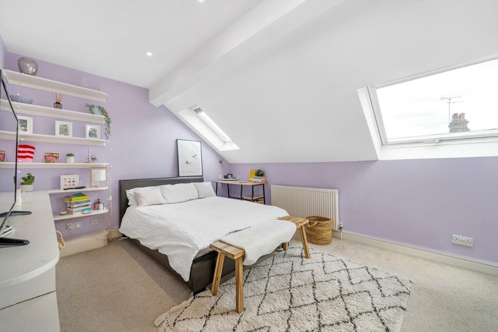 Bedroom (1).JPG