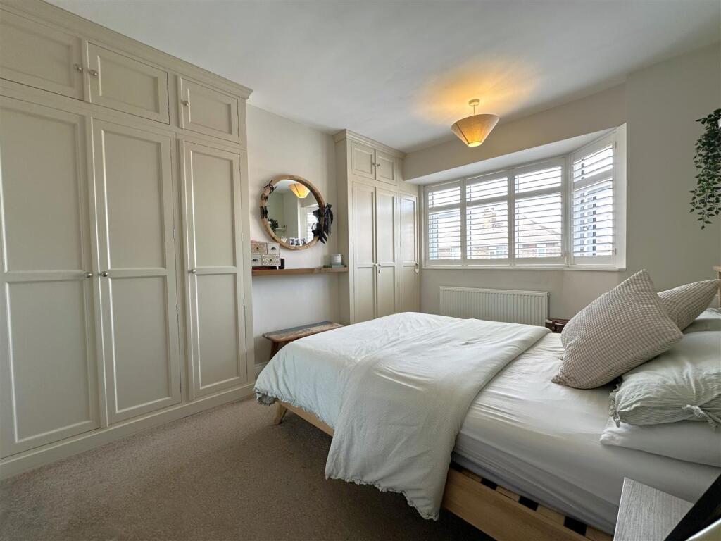 Master Bedroom With Fitted Wardrobes 290