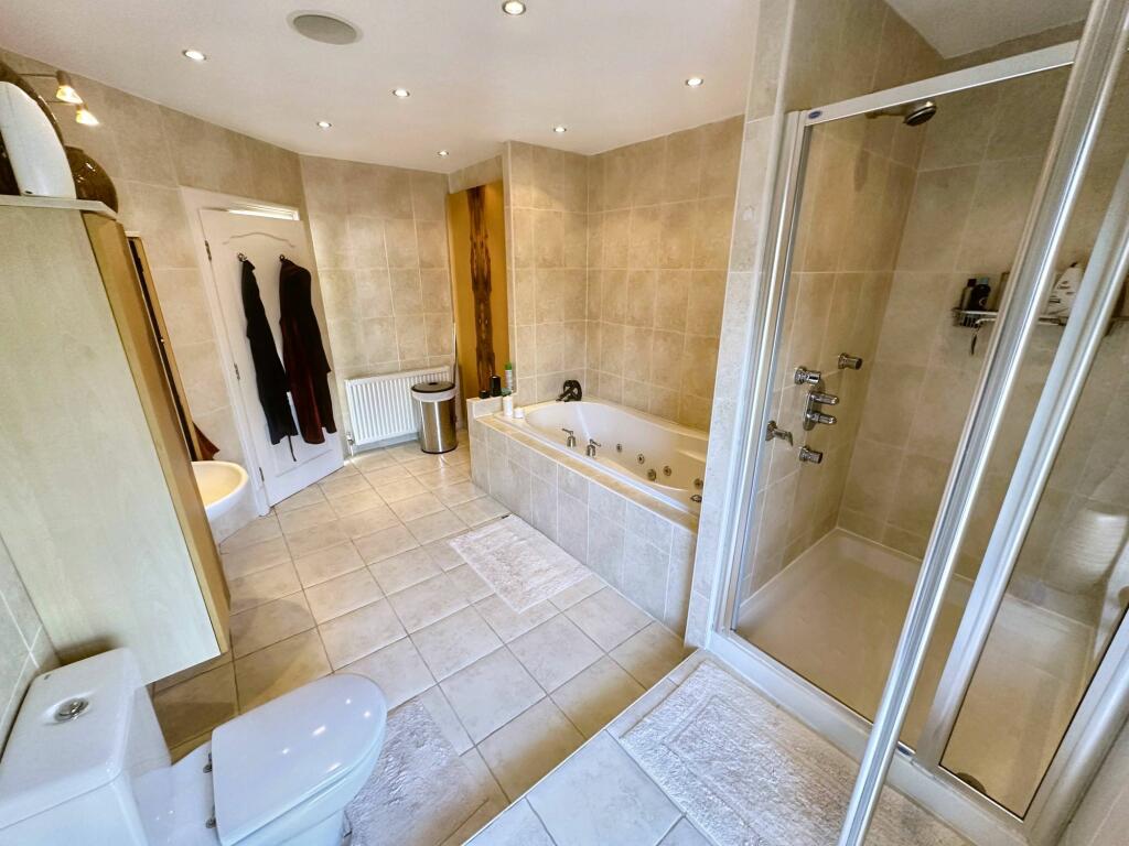 Master Bedroom En-suite
