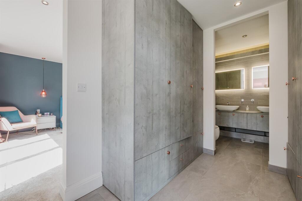 Walk-in Dressing Roo