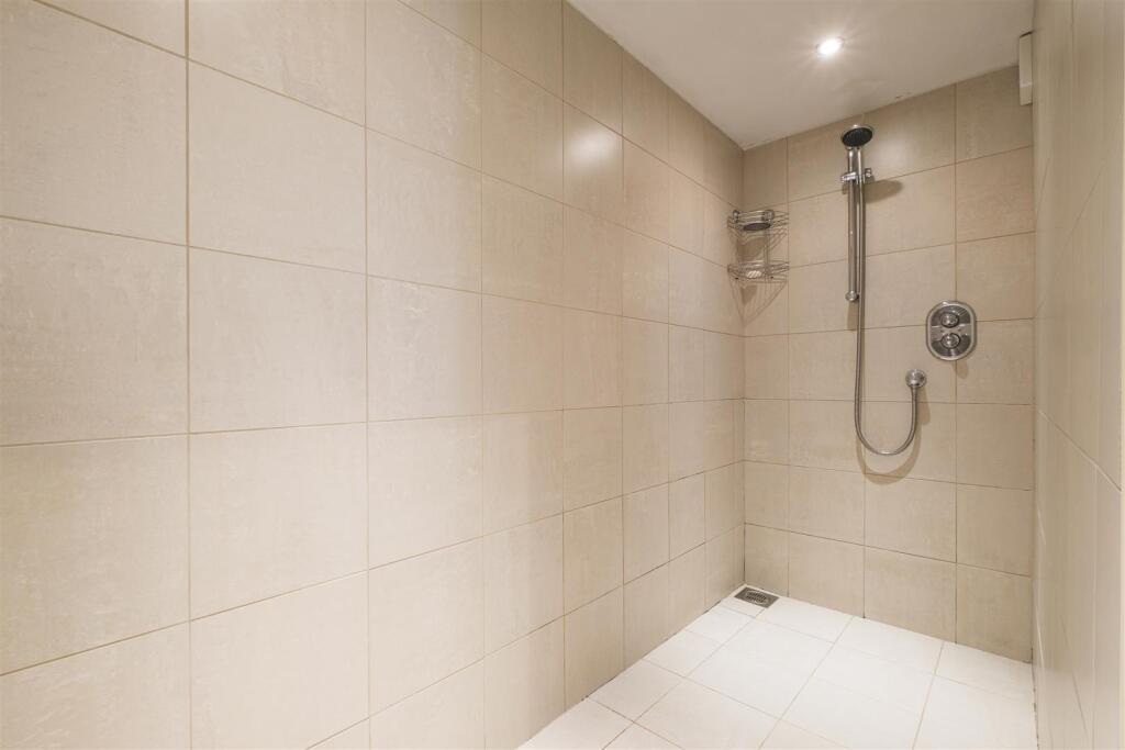 Ensuite Walk-in Shower