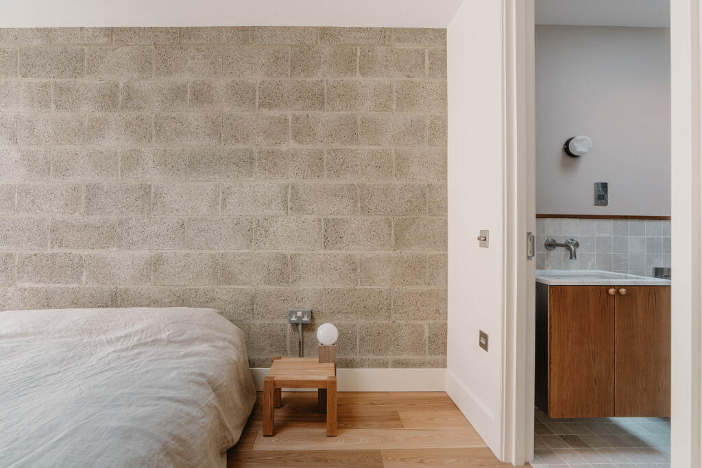 265915 - Stoke Newington High Street_Re-edits_H...