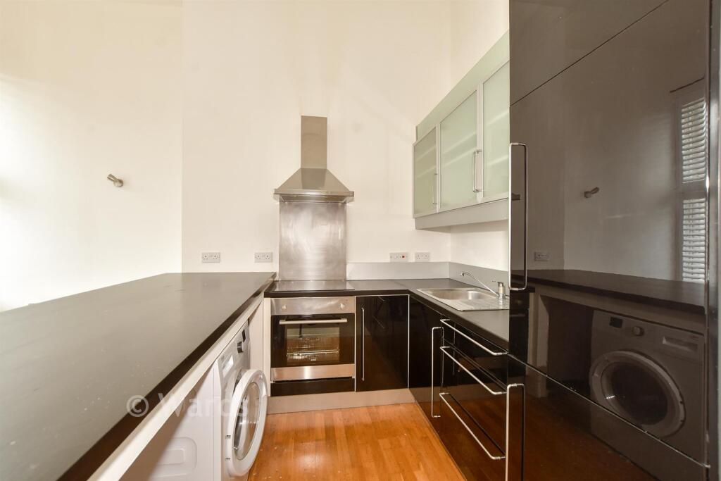 Lounge/ Kitchen