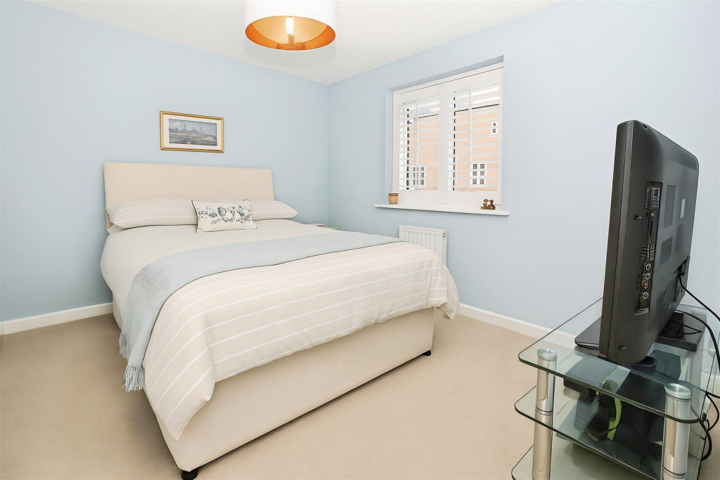 5dd6de2a-Bedroom 202.png