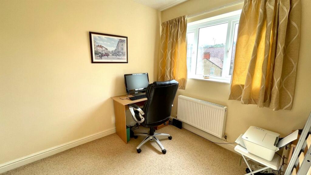 BEDROOM 2