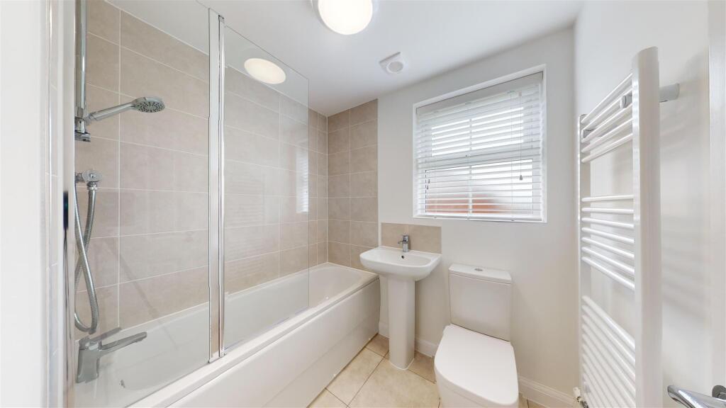 48 Bligny Crescent, Bathroom.jpg