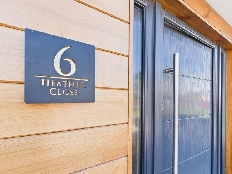 6 Heather Close