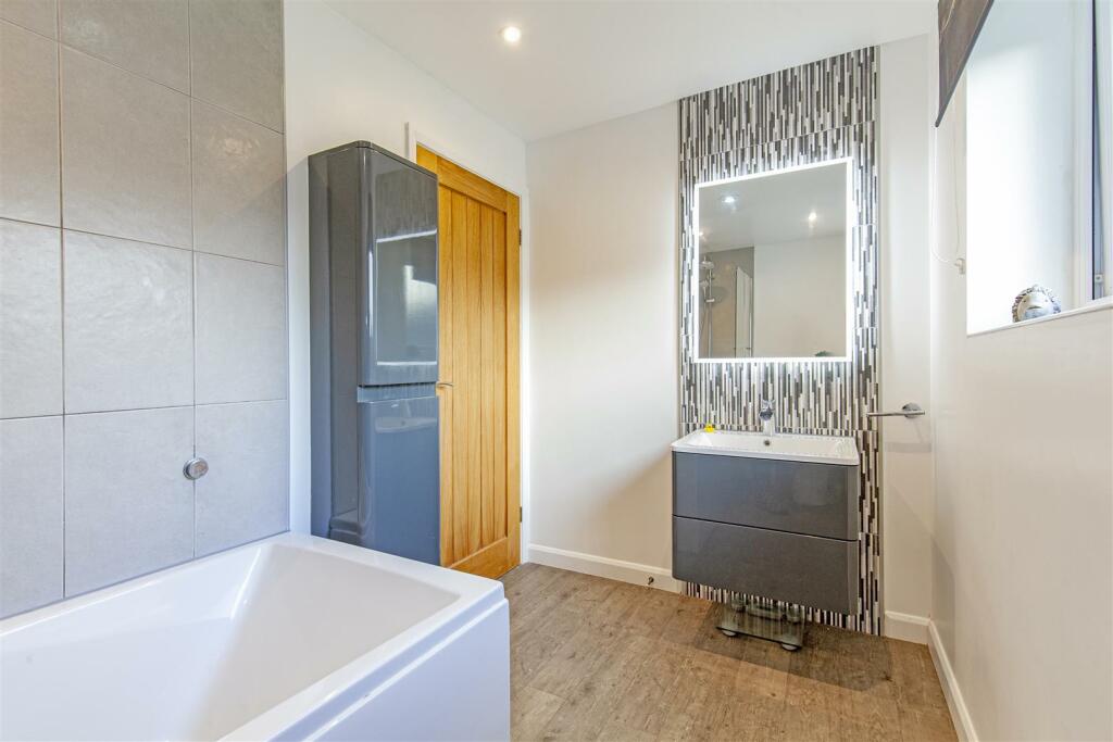 Bathroom-3.jpg