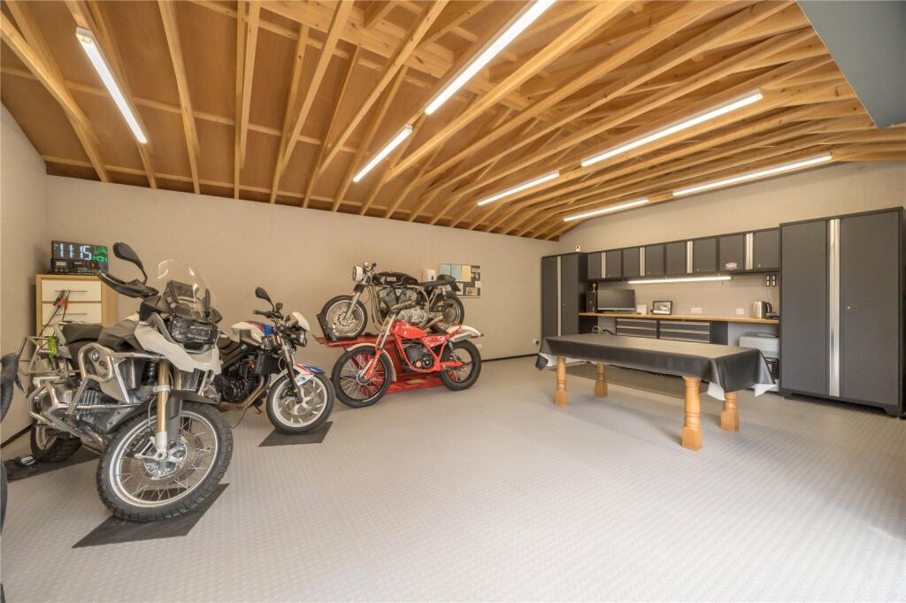 Garage/Workshop