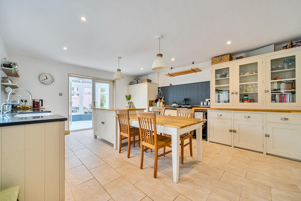 Kitchen/Breakfast...