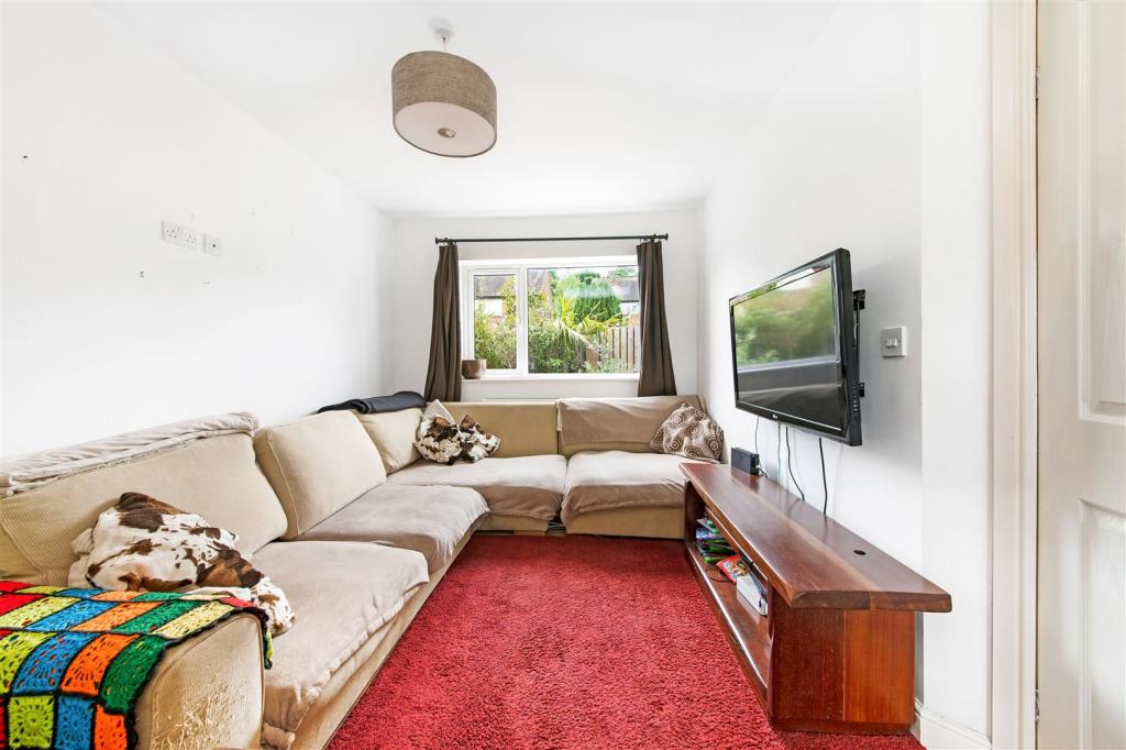 OPEN PLAN LIVING/DINING ROOM