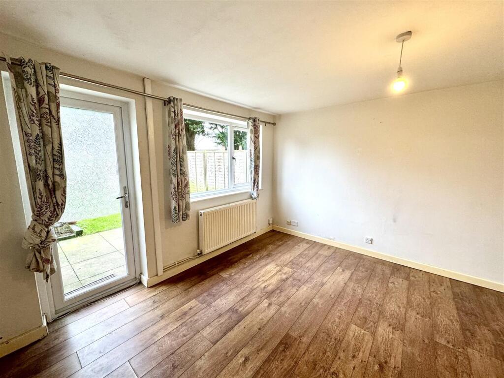 LIVING/DINING ROOM