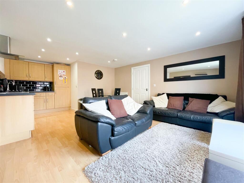 OPEN PLAN LOUNGE/KITCHEN/DINER