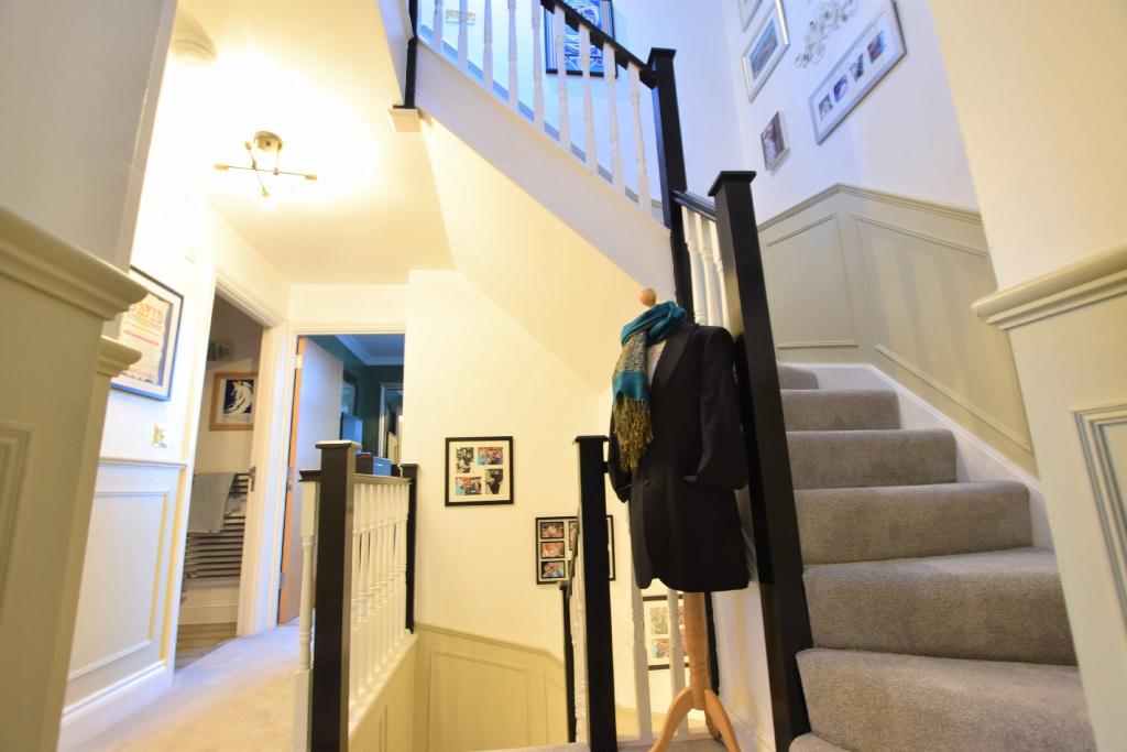 SPLIT LEVEL LANDING