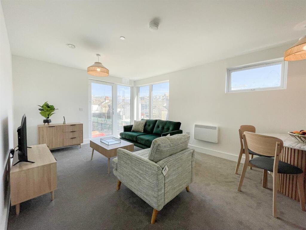 Living Room / Kitchen