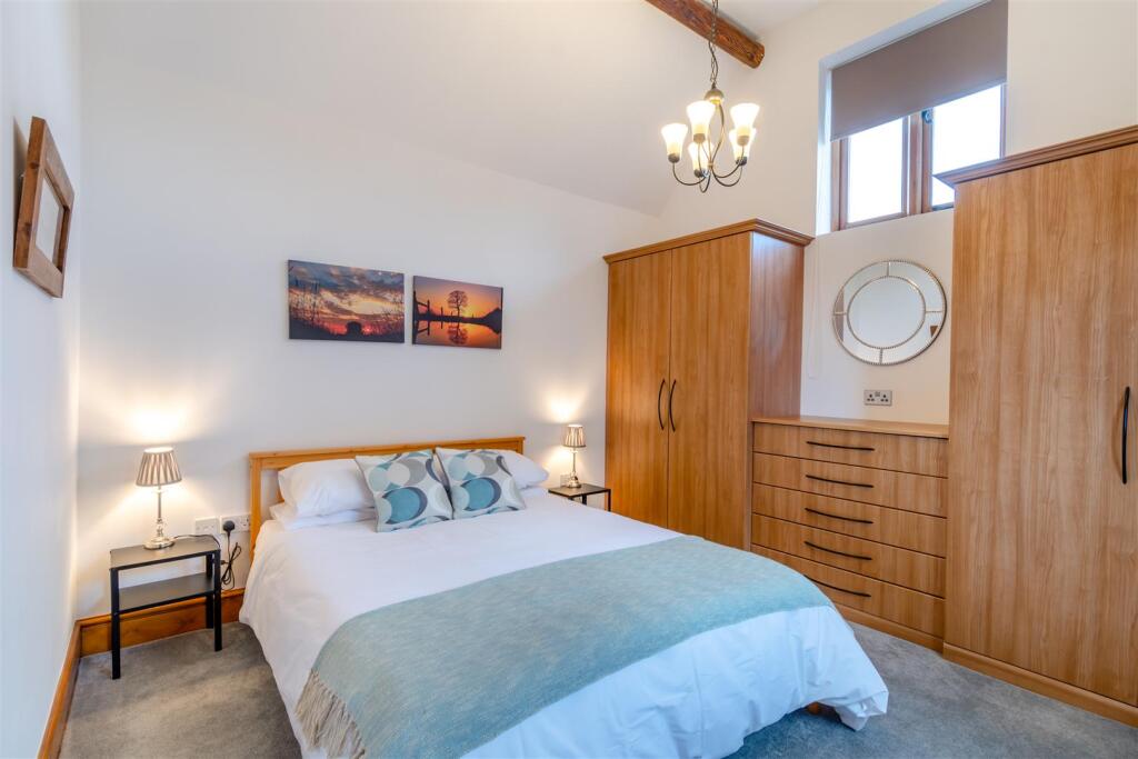 8548843-interior42.jpg