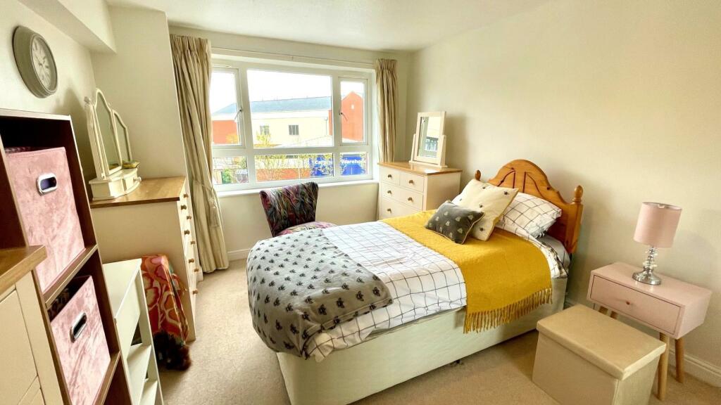 BEDROOM 1