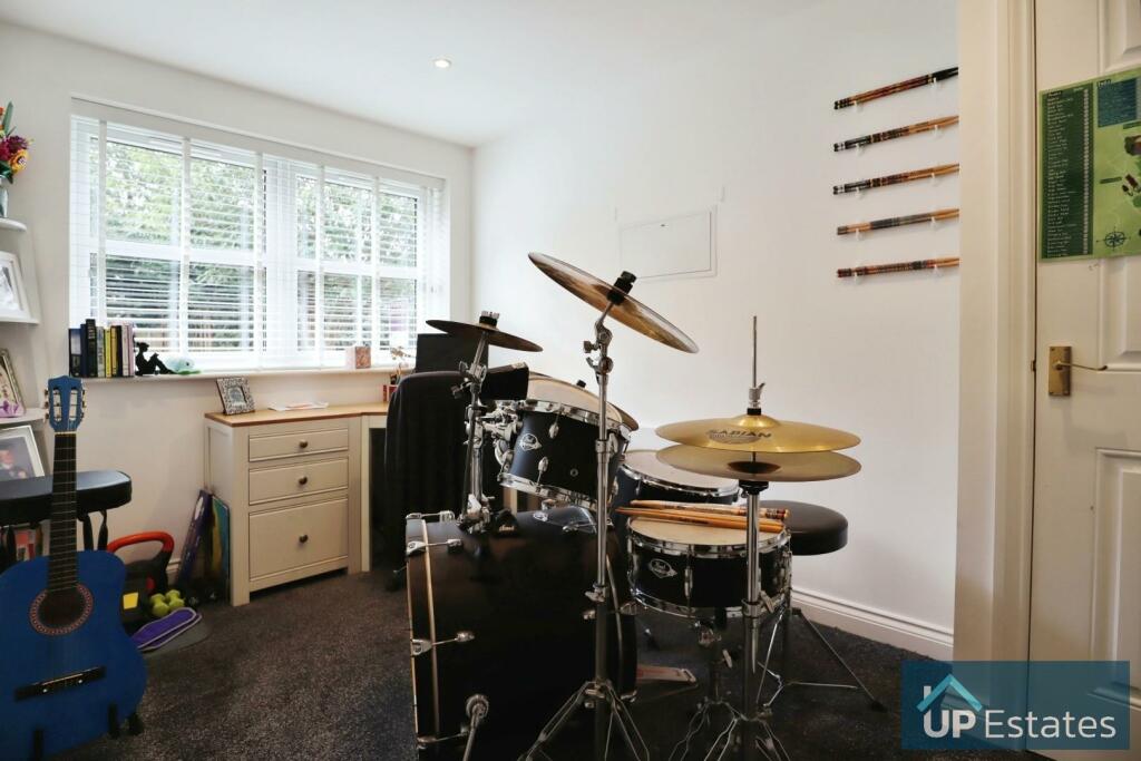 OFFICE/ PLAYROOM