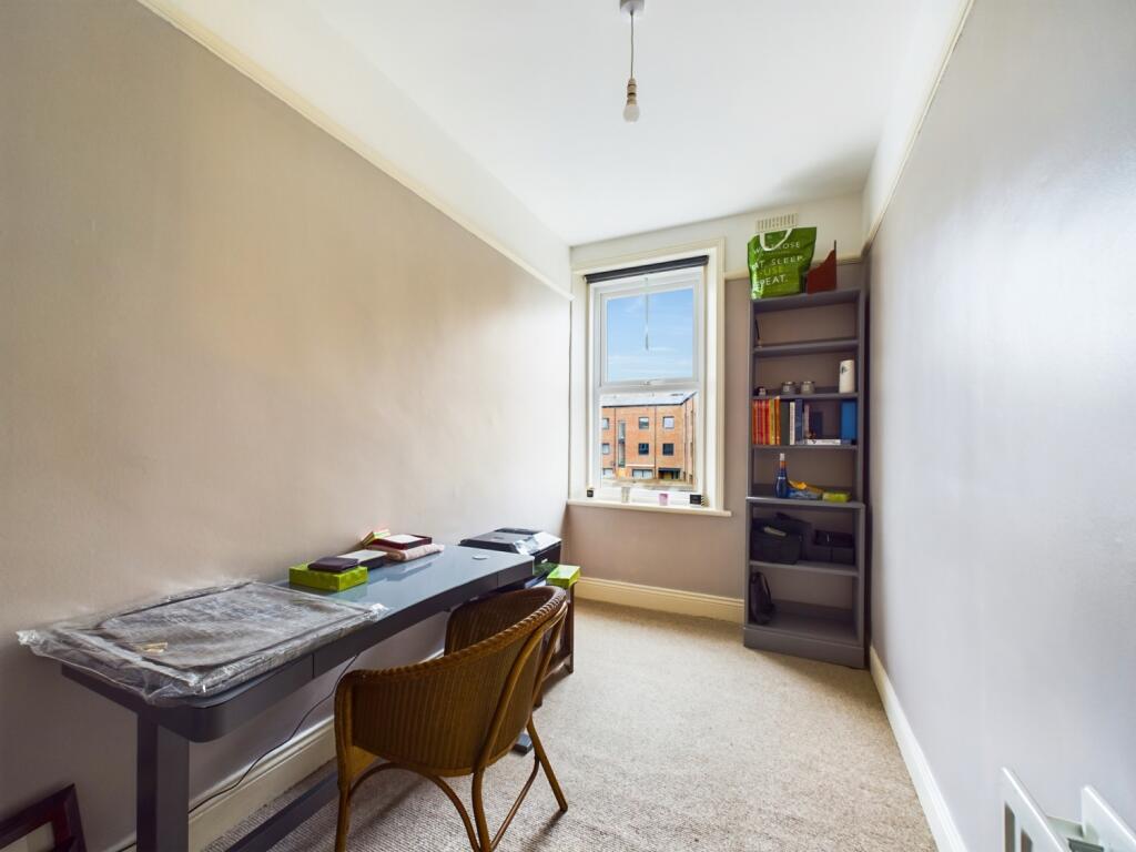 CAM02195G0-PR0063-STILL020