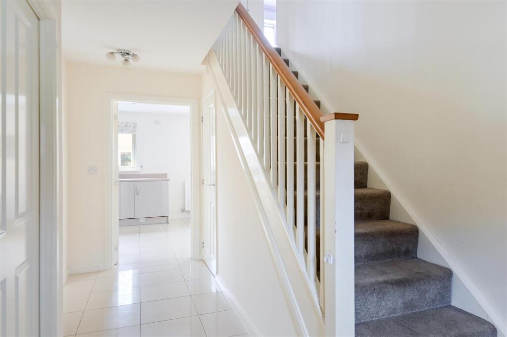 RONA MACLEAN CLOSE, (13).jpg