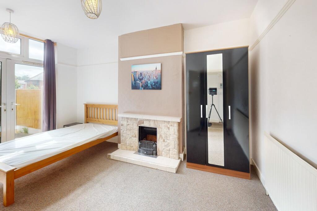 Student Digs - Green