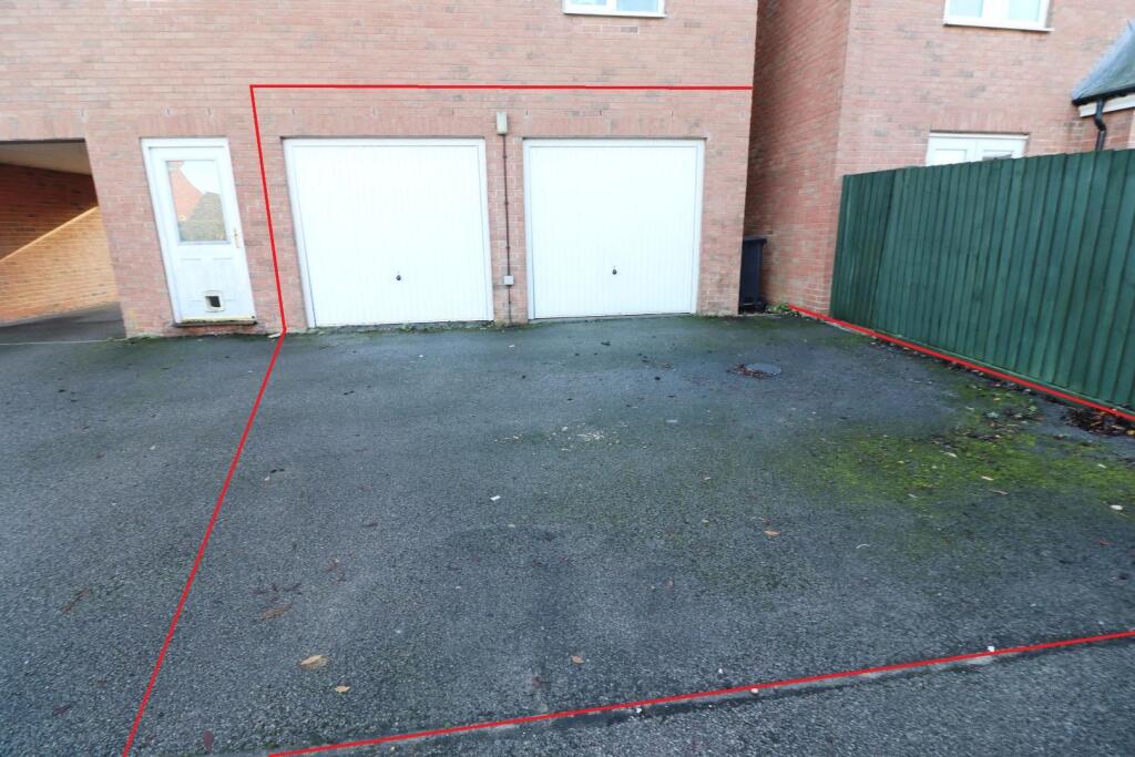 Double Garage &amp; Off-Road Parking