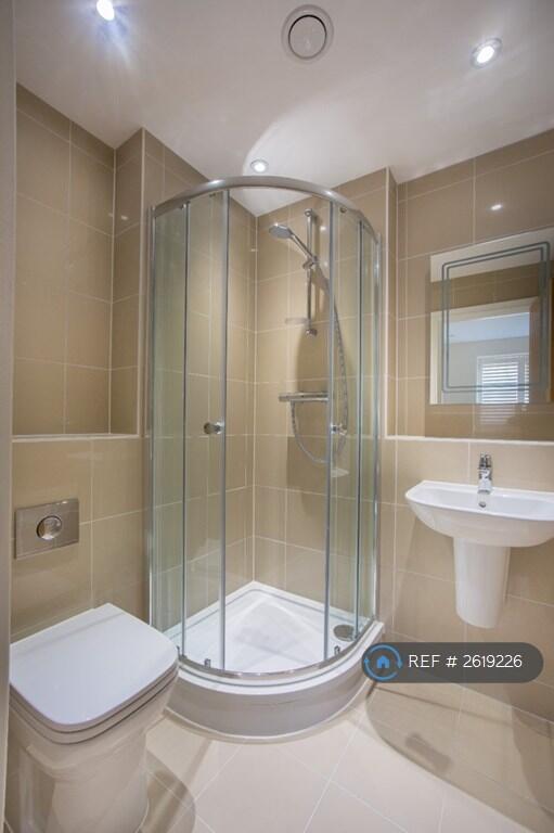 Second Ensuite Bathroom With Shower