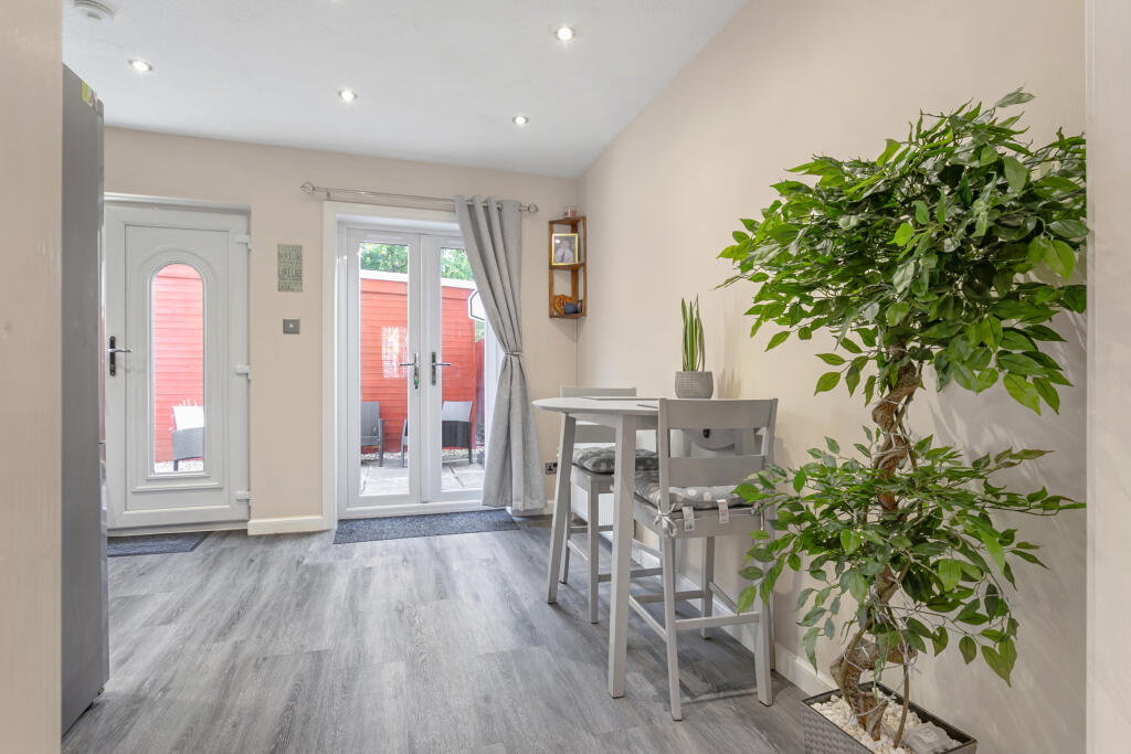 Kitchen/ Dining Room