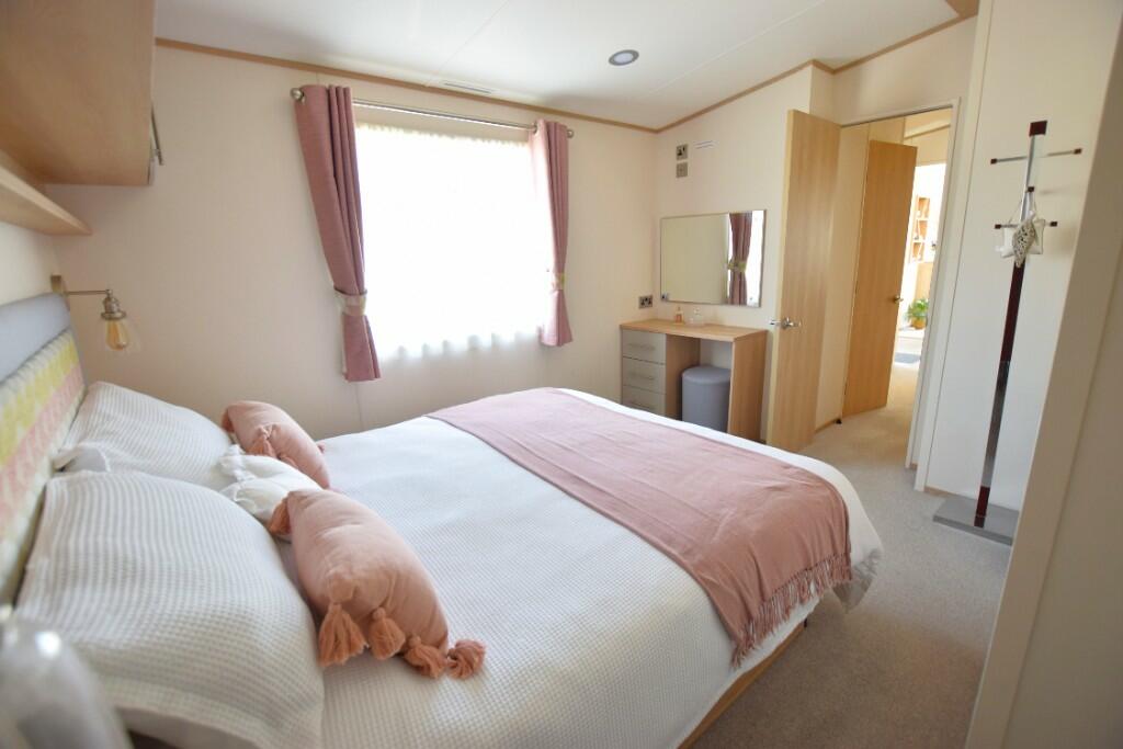 Master bedroom ensui