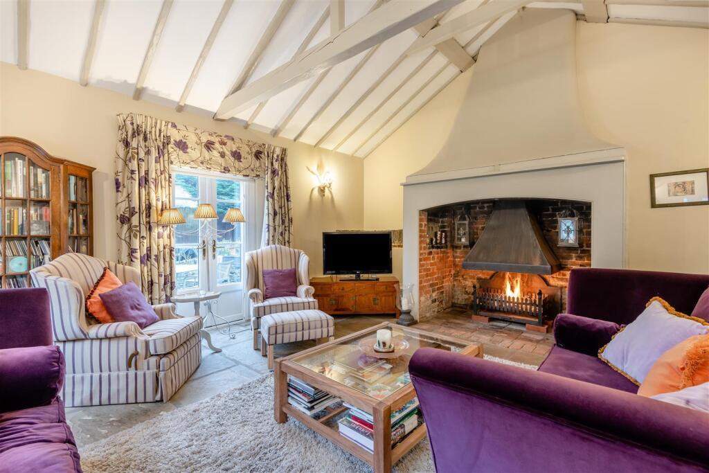 8636185-interior02.jpg