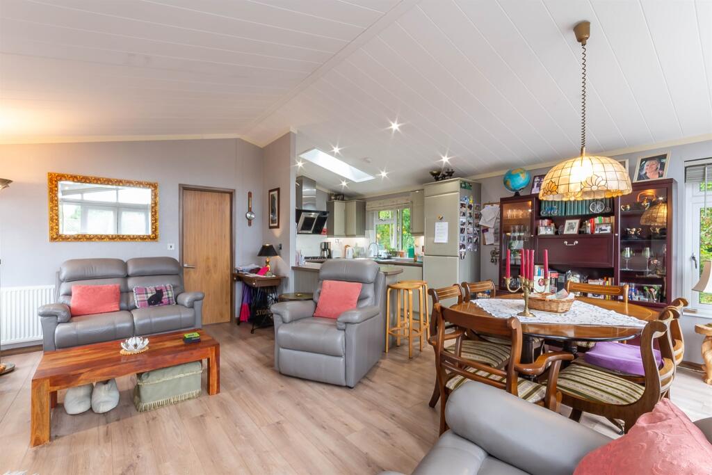 Lounge Dining Area