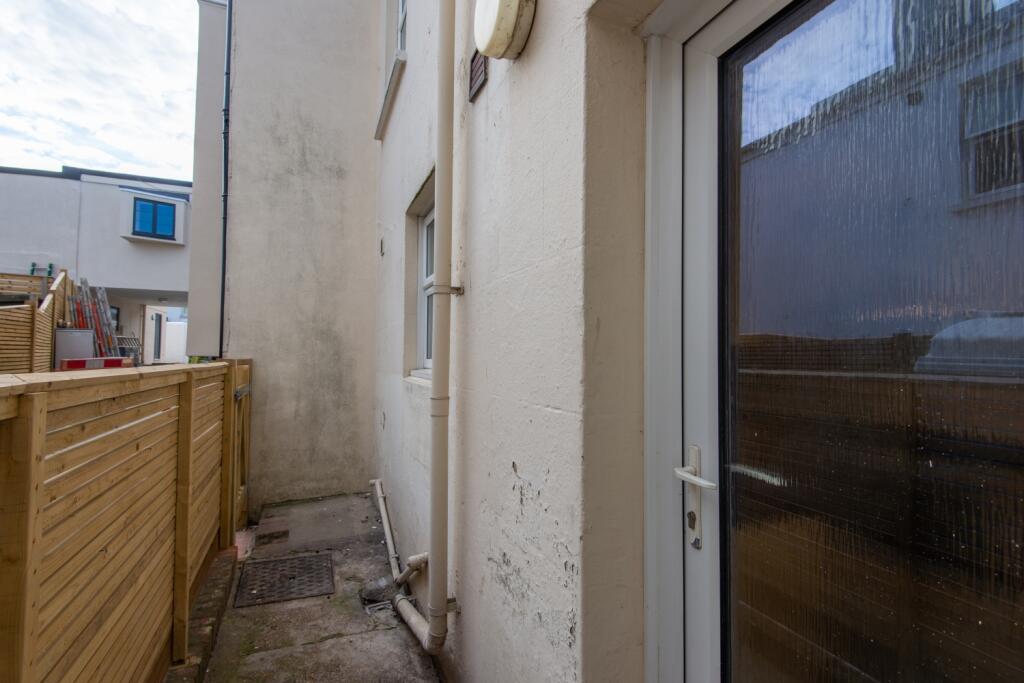 28a Crescent Road Outside Area (2)