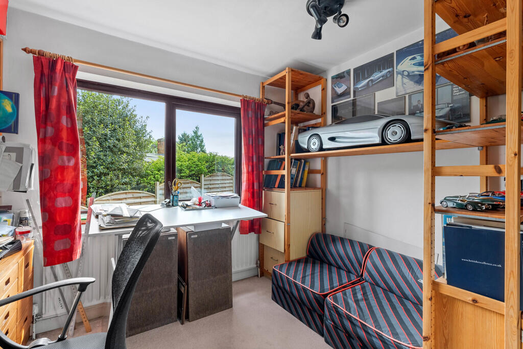 6 Hawkesworth Dri...