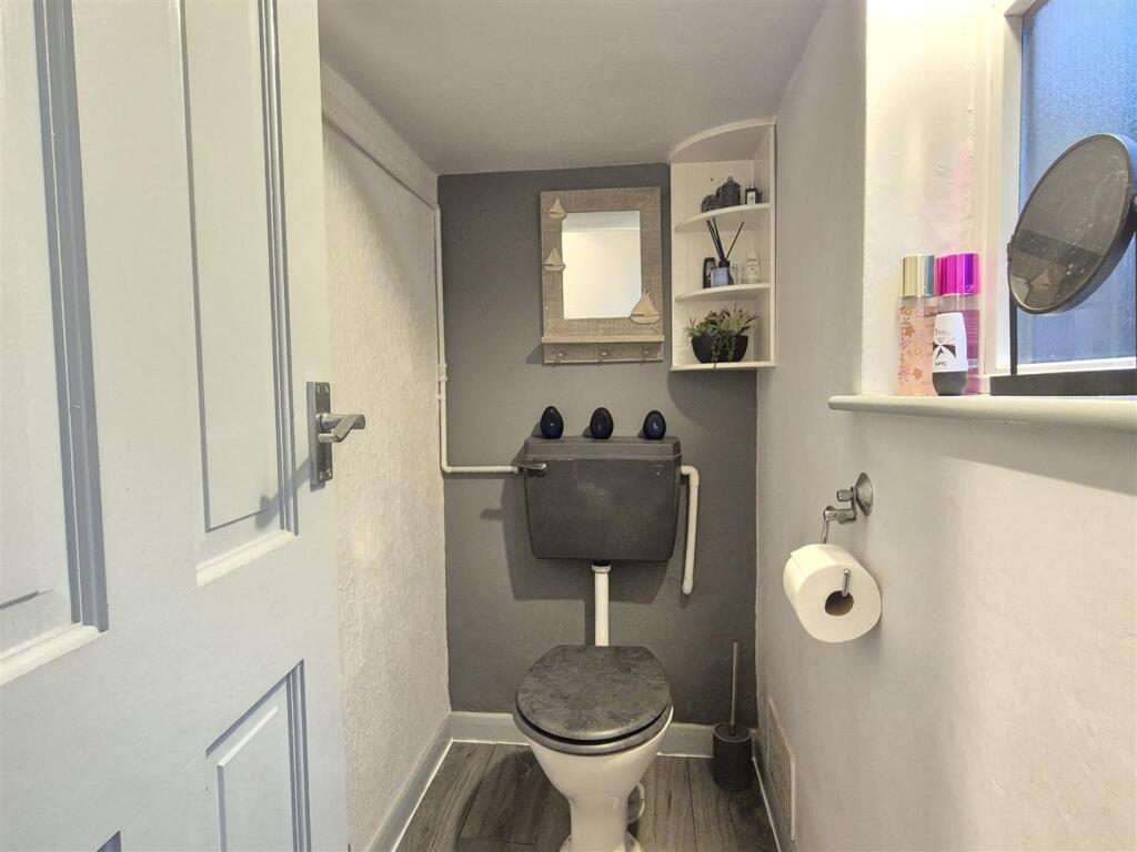 Guest Cloakroom