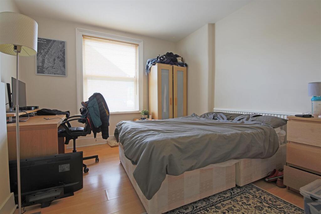 27 Hoyle Road bedroom 3.jpg