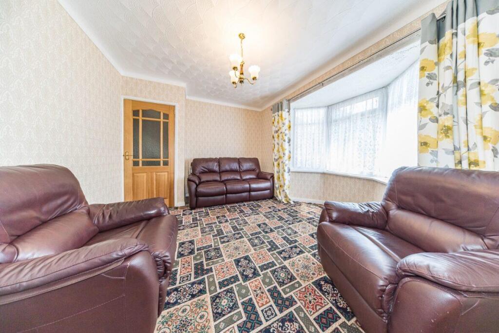 253 Liverpool Road lounge 2.jpg