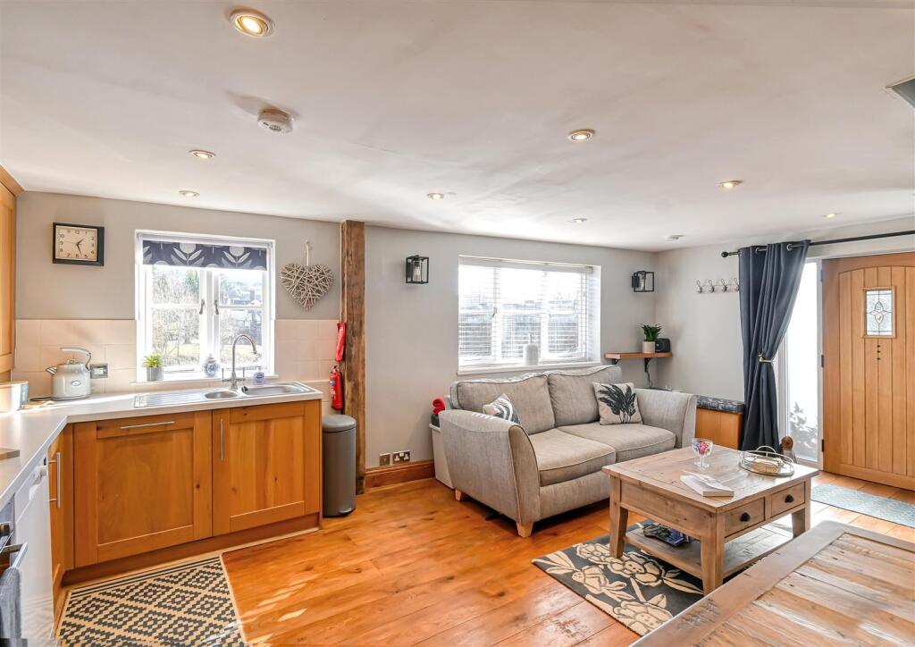 Sandward Cottage-8.jpg