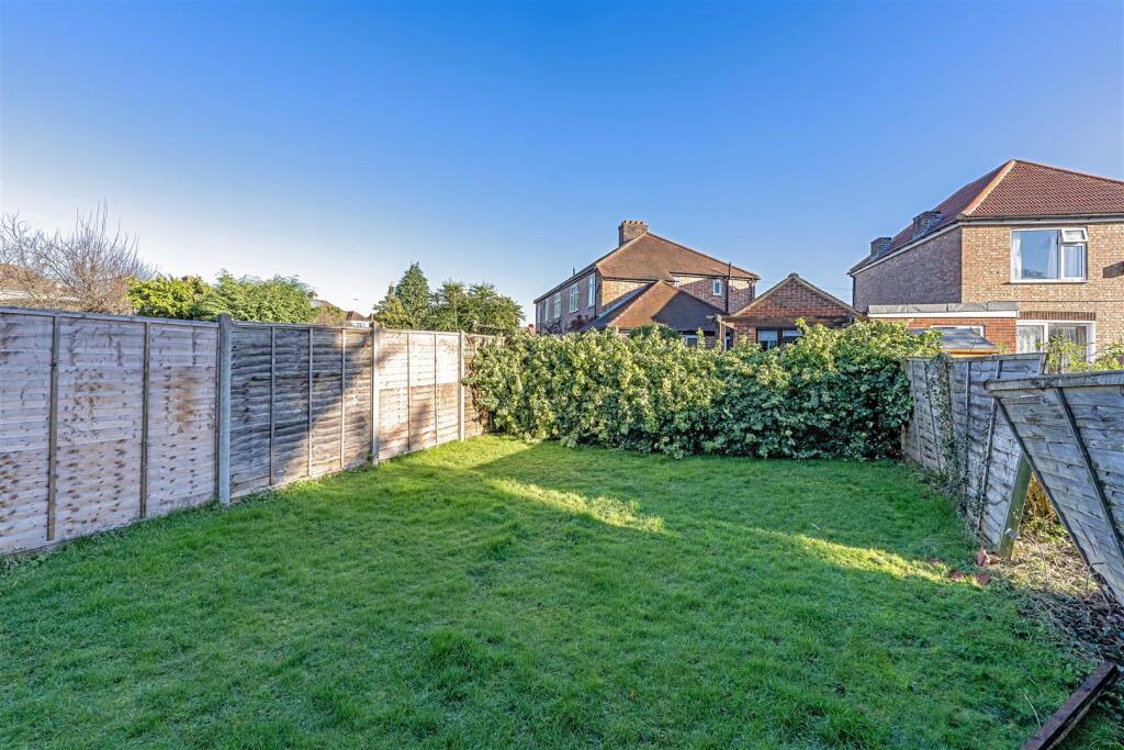 111B Wood Lane Isleworth, TW7-LOW RES-21.jpg