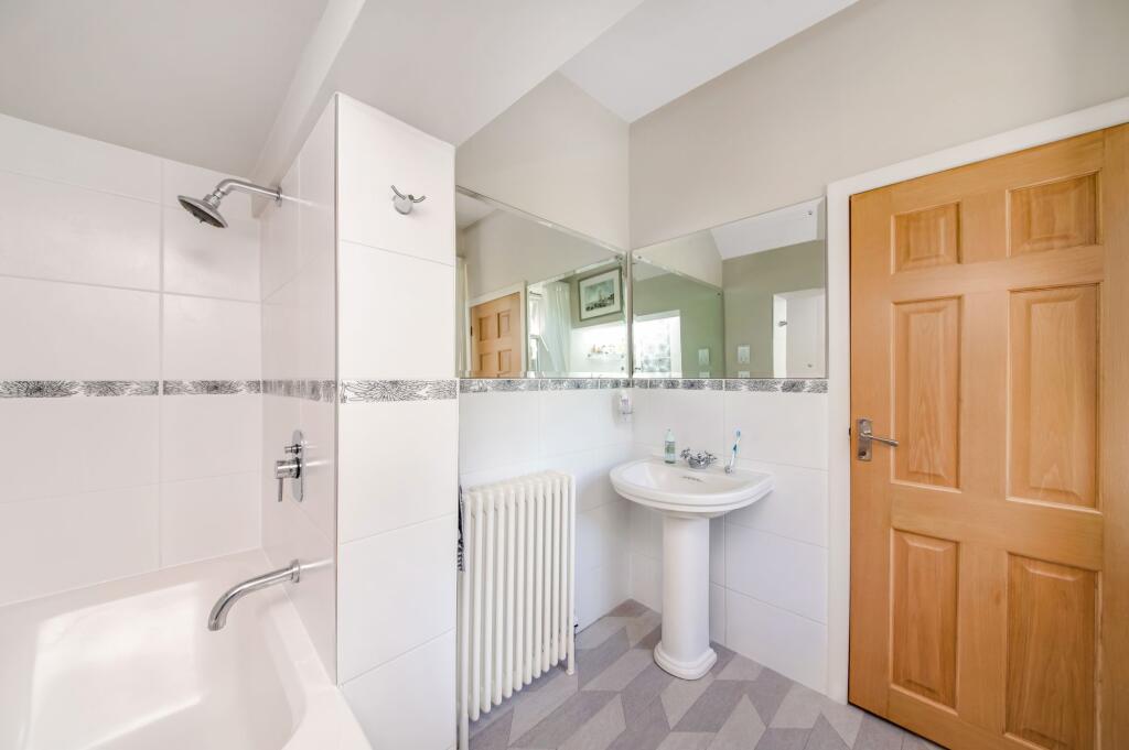 GROUND FLOOR BATHROOM