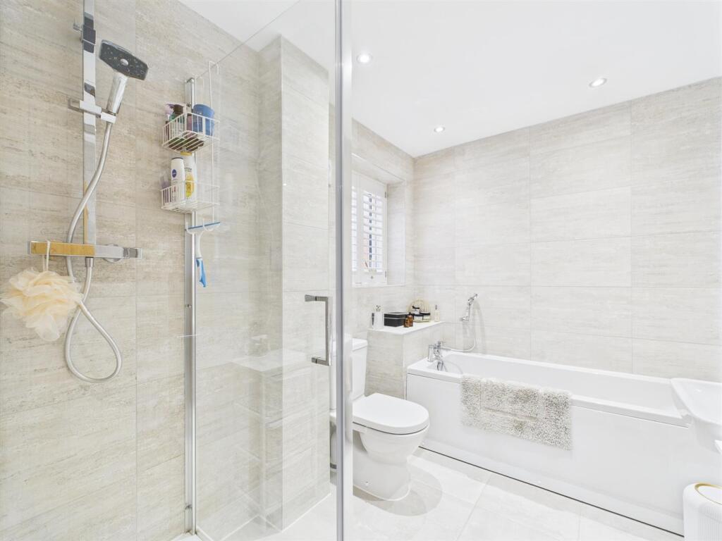 En-Suite Bathroom
