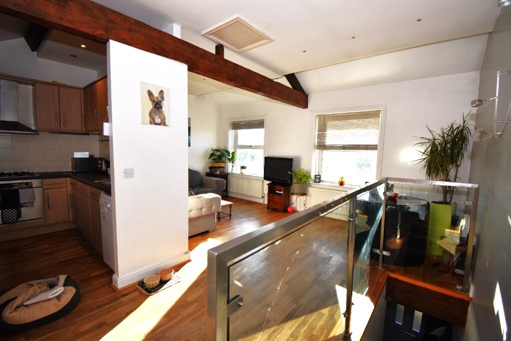 Kitchen/ Lounge 