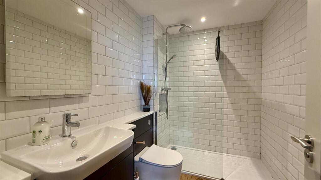ensuite bed 2